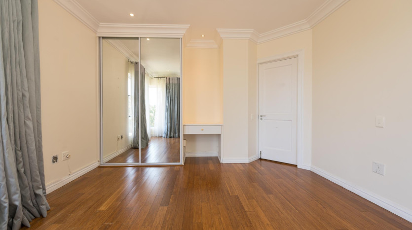 Experience the Umhlanga lifestyle with this modern, executive home in Umhlanga Ridge. Property Images