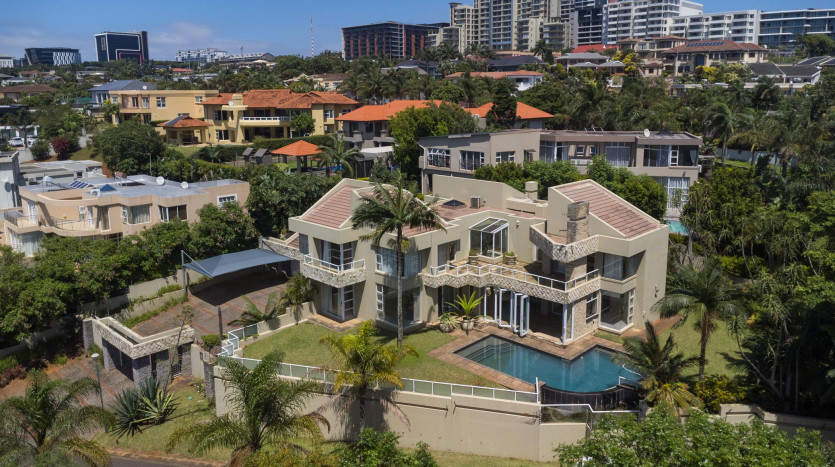 Experience the Umhlanga lifestyle with this modern, executive home in Umhlanga Ridge. Property Images