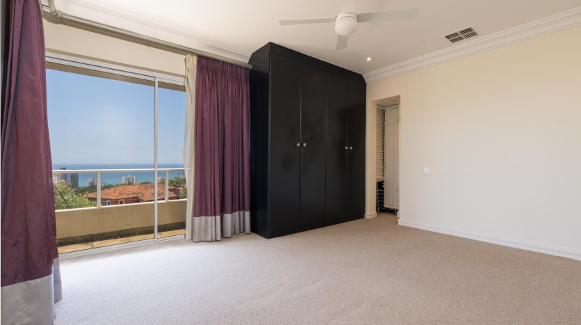 Experience the Umhlanga lifestyle with this modern, executive home in Umhlanga Ridge. Property Images