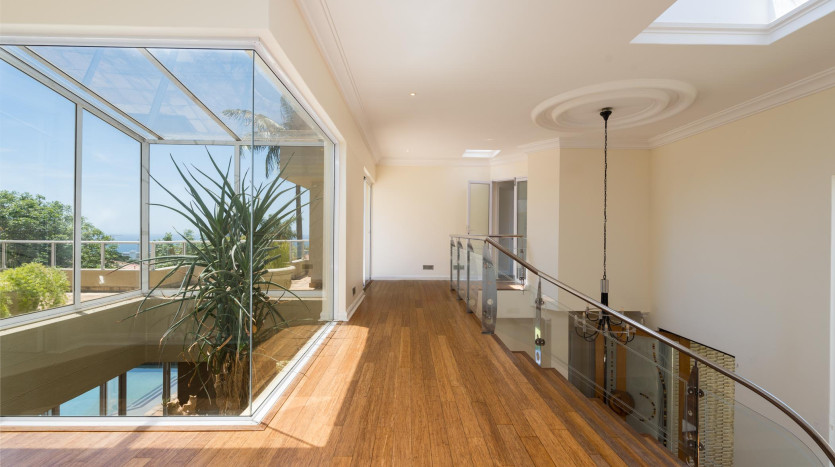 Experience the Umhlanga lifestyle with this modern, executive home in Umhlanga Ridge. Property Images