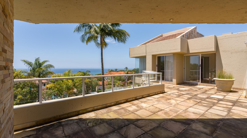 Experience the Umhlanga lifestyle with this modern, executive home in Umhlanga Ridge. Property Images