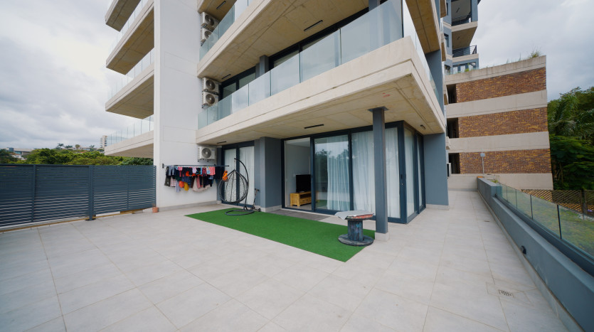Modern Luxury Living with Stunning Views Property Images