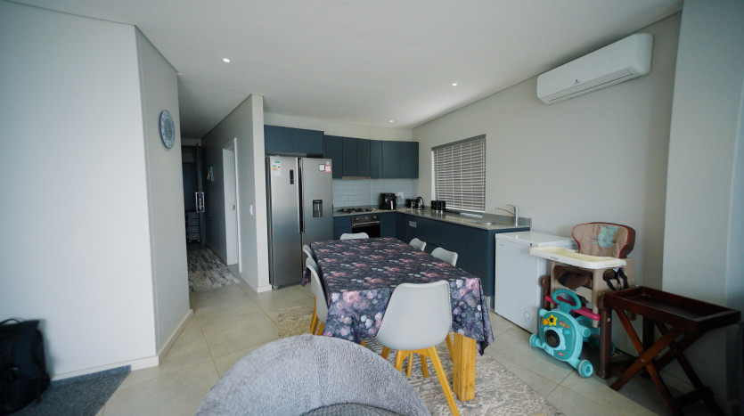 Modern Luxury Living with Stunning Views Property Images