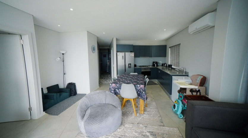 Modern Luxury Living with Stunning Views Property Images
