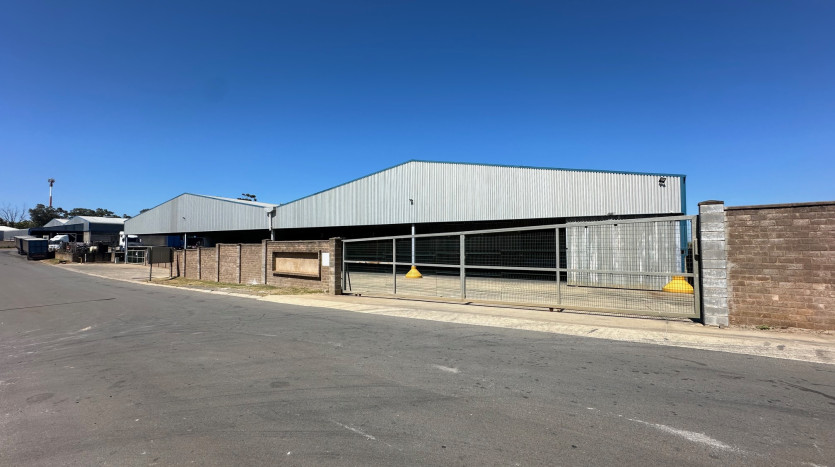 Warehouse in Meises Halt, East London Property Images