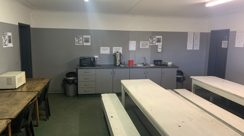Warehouse in Meises Halt, East London Property Images