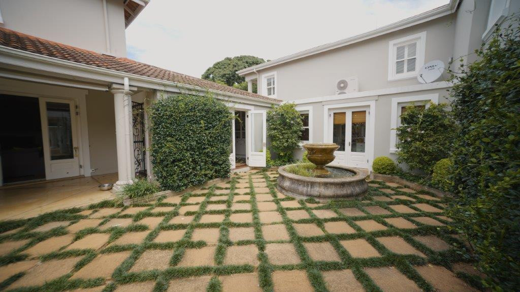 Luxurious Extensive Home for Sale by Auction Cowies Hill Durban