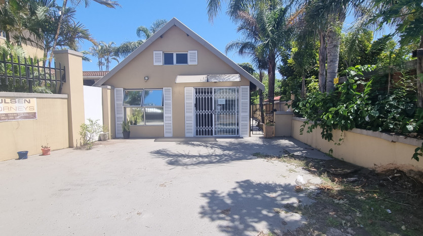High Exposure Commercial Property Opposite Bluff Shopping Centre Property Images