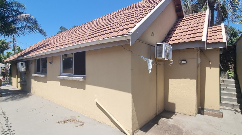 High Exposure Commercial Property Opposite Bluff Shopping Centre Property Images