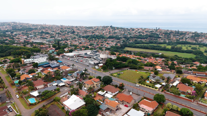 High Exposure Commercial Property Opposite Bluff Shopping Centre Property Images