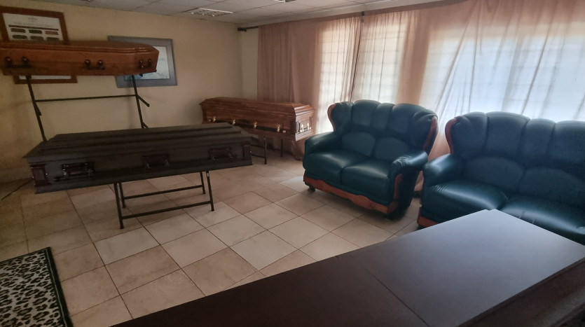 High Exposure Commercial Property Opposite Bluff Shopping Centre Property Images