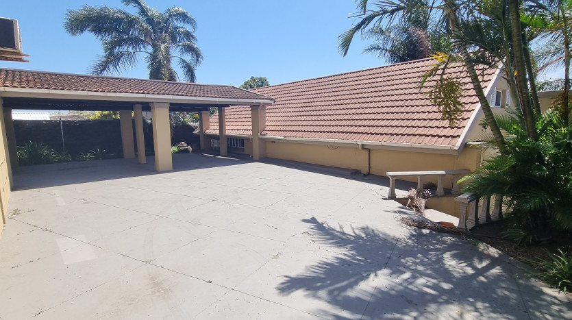 High Exposure Commercial Property Opposite Bluff Shopping Centre Property Images