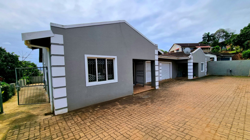 Investment Opportunity: Separate 2 x 3 bedroom units in Avoca Property Images