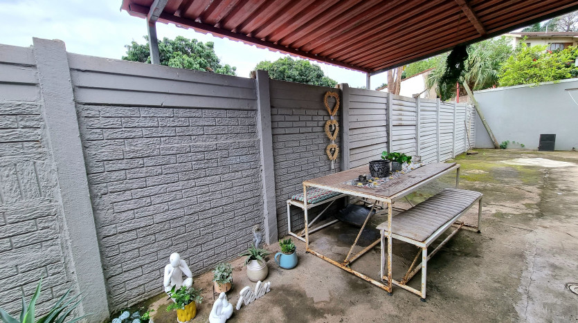 Investment Opportunity: Separate 2 x 3 bedroom units in Avoca Property Images