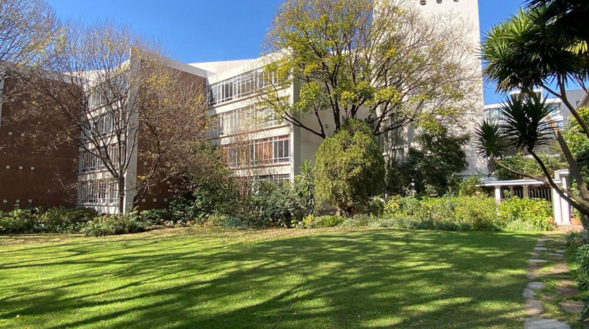 3 Bedroom Executive Apartment in Sandton’s Shopping Mecca Property Images