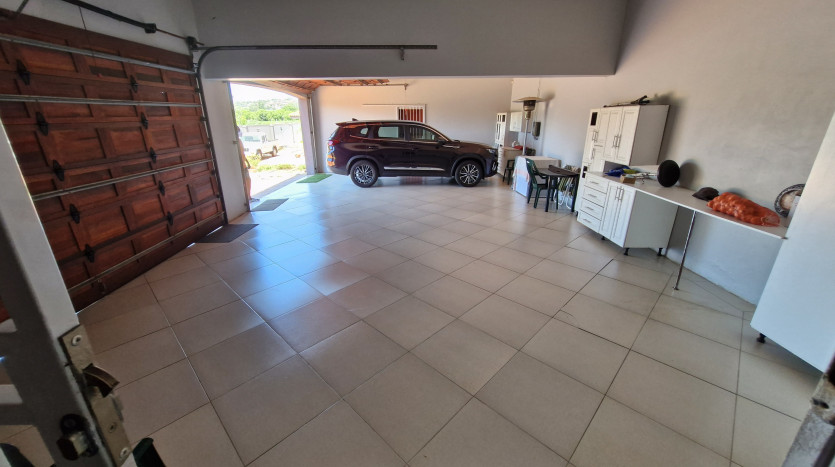 5 Bedroom Home with Multiple Amenities Property Images