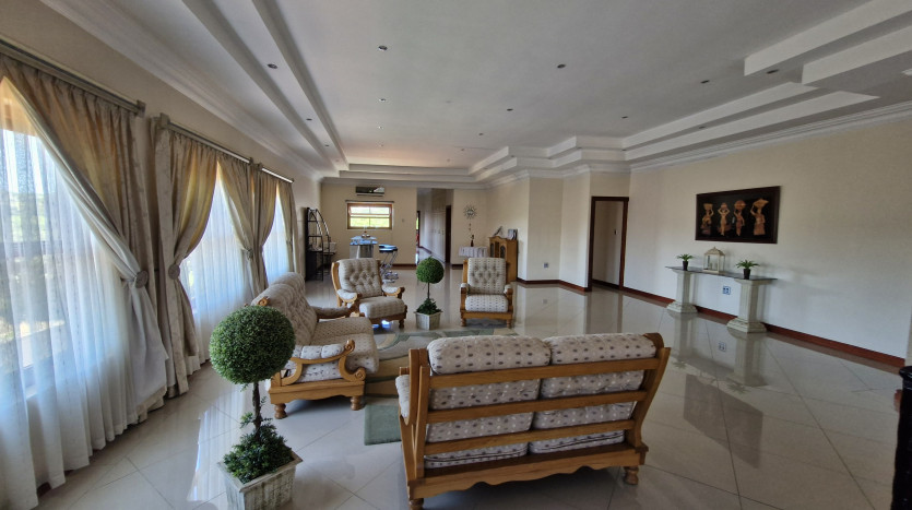 5 Bedroom Home with Multiple Amenities Property Images