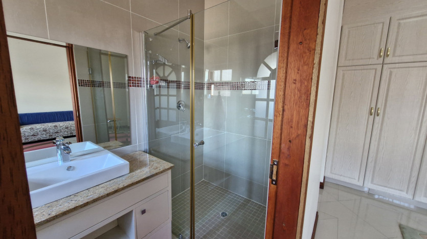 5 Bedroom Home with Multiple Amenities Property Images