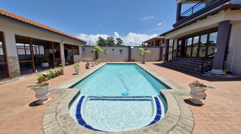 5 Bedroom Home with Multiple Amenities Property Images