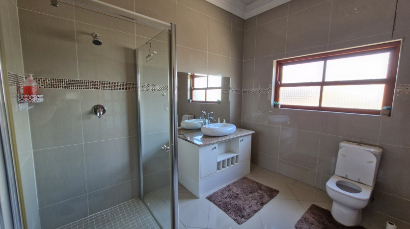 5 Bedroom Home with Multiple Amenities Property Images