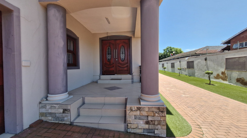5 Bedroom Home with Multiple Amenities Property Images