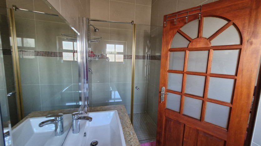 5 Bedroom Home with Multiple Amenities Property Images