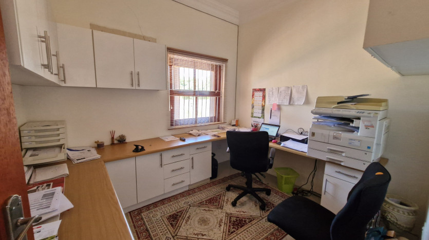5 Bedroom Home with Multiple Amenities Property Images