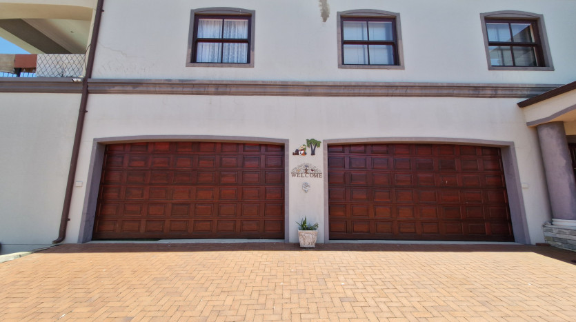 5 Bedroom Home with Multiple Amenities Property Images