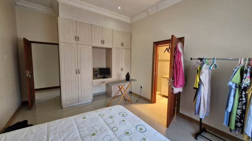 5 Bedroom Home with Multiple Amenities Property Images