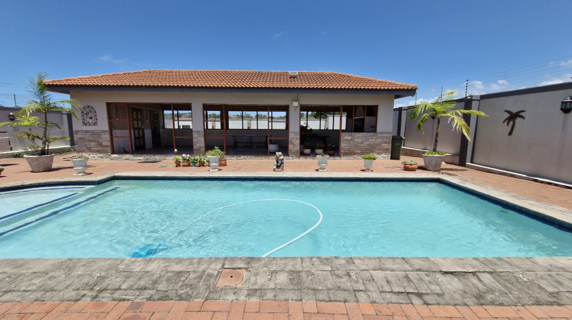 5 Bedroom Home with Multiple Amenities Property Images