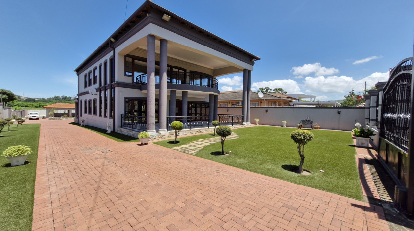 5 Bedroom Home with Multiple Amenities Property Lead Image