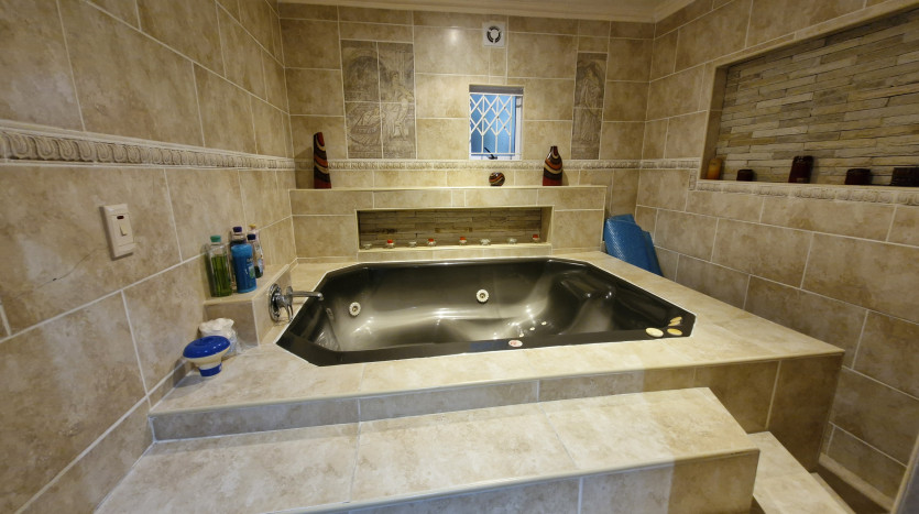 Unmatched Value in this 4-Bedroom Entertainer's Dream! Property Images