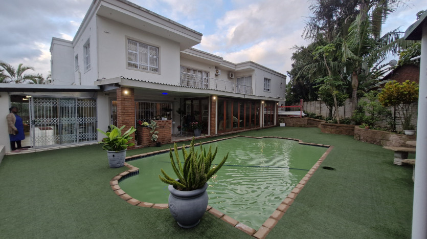 Unmatched Value in this 4-Bedroom Entertainer's Dream! Property Images