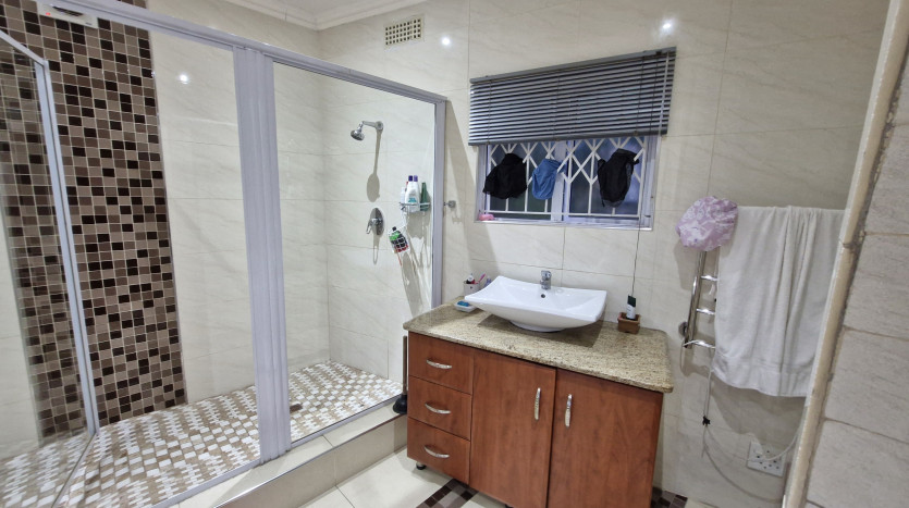Unmatched Value in this 4-Bedroom Entertainer's Dream! Property Images