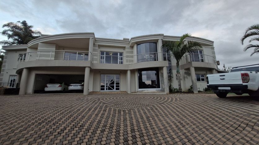 Unmatched Value in this 4-Bedroom Entertainer's Dream! Property Images