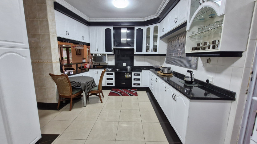 Unmatched Value in this 4-Bedroom Entertainer's Dream! Property Images