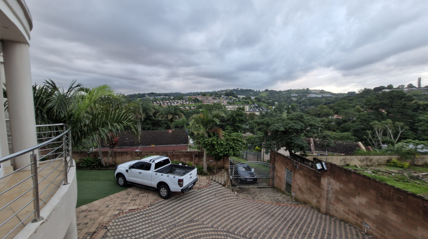 Unmatched Value in this 4-Bedroom Entertainer's Dream! Property Images