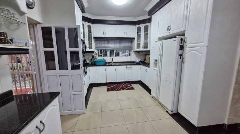 Unmatched Value in this 4-Bedroom Entertainer's Dream! Property Images