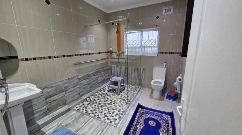 Unmatched Value in this 4-Bedroom Entertainer's Dream! Property Images