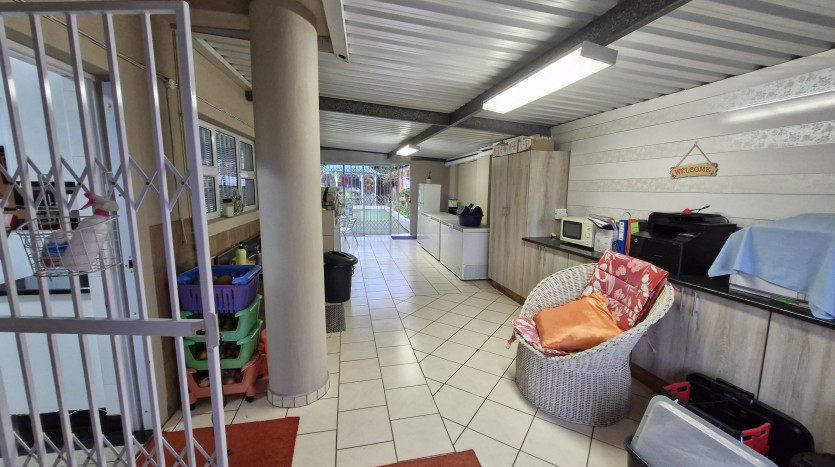 Unmatched Value in this 4-Bedroom Entertainer's Dream! Property Images