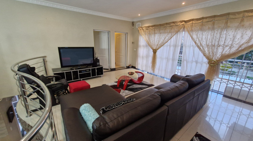 Unmatched Value in this 4-Bedroom Entertainer's Dream! Property Images