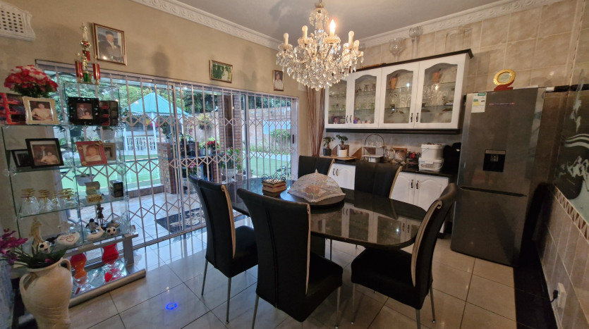 Unmatched Value in this 4-Bedroom Entertainer's Dream! Property Images