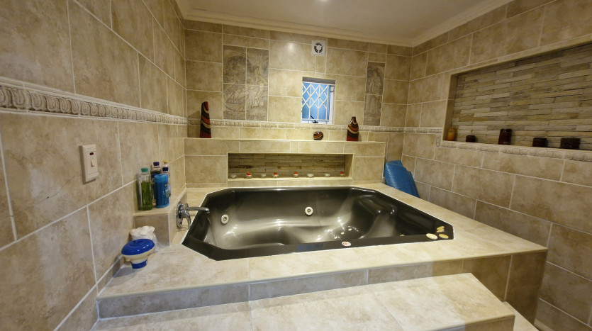 Unmatched Value in this 4-Bedroom Entertainer's Dream! Property Images