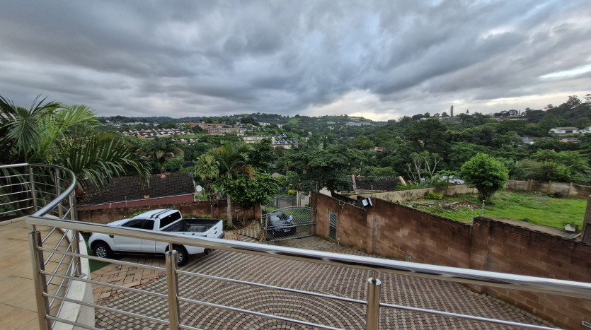 Unmatched Value in this 4-Bedroom Entertainer's Dream! Property Images