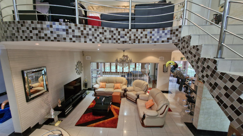 Unmatched Value in this 4-Bedroom Entertainer's Dream! Property Images