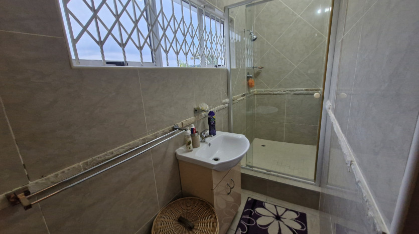 Unmatched Value in this 4-Bedroom Entertainer's Dream! Property Images