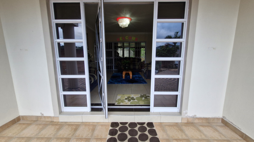 Unmatched Value in this 4-Bedroom Entertainer's Dream! Property Images