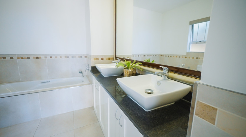 Beautiful Home in Walking Distance from Umhlanga Village and Beaches Property Images