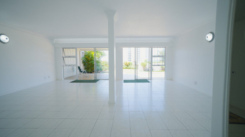 Beautiful Home in Walking Distance from Umhlanga Village and Beaches Property Images