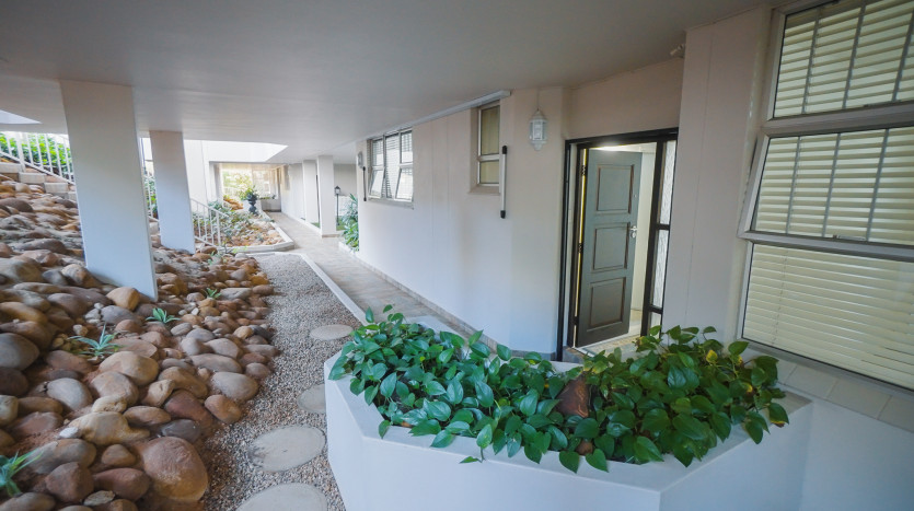 Beautiful Home in Walking Distance from Umhlanga Village and Beaches Property Images